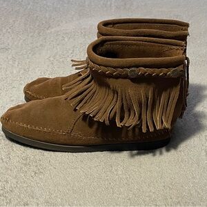 Minnetonka vintage suede fringe ankle booties size 7 brown